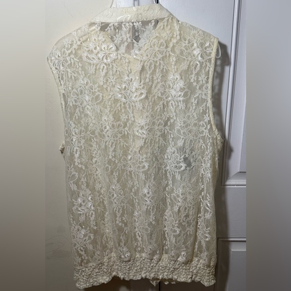 Adiva Cream Lace Blouse with Button Detail - Picture 2 of 4